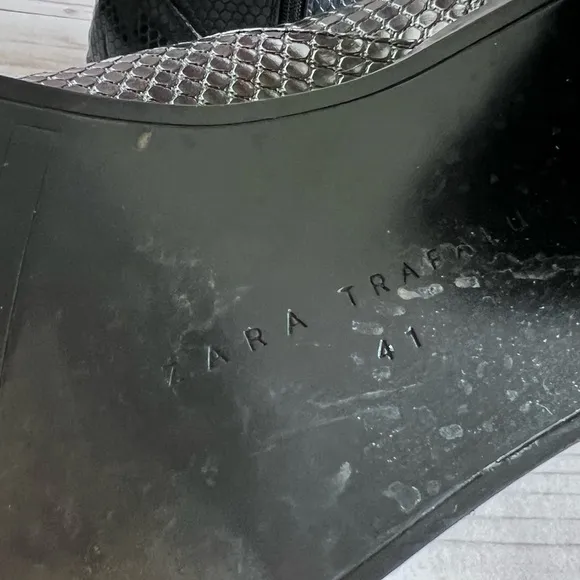ZARA Trafaluc Ankle Boots Snakeskin in Black size 10.5