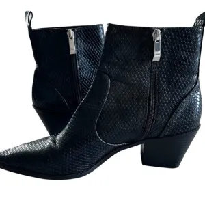 ZARA Trafaluc Ankle Boots Snakeskin in Black size 10.5