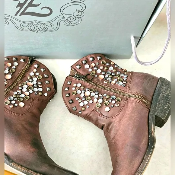 ZIGIny stud brown leather ankle boots in box